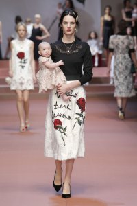 dolce-and-gabbana-winter-2016-women-fashion-show-runway-16-zoom